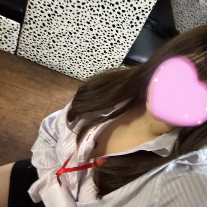 出勤してます🫶🏻‎ ̖́-

今日は16時までいます🥰

お誘い待ってます♡