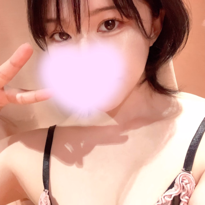 初めまして、ももかです♪
今日から4月までぺろんちょで働かせて頂きます！
沢山のお客様と素敵な時間過ごして行きたいです♡♡♡
よろしくお願いします🙇‍♀️