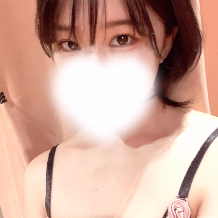 本日出勤です！

24時までロングでいます🫶✨
よろしくお願いいたします🙇‍♀️