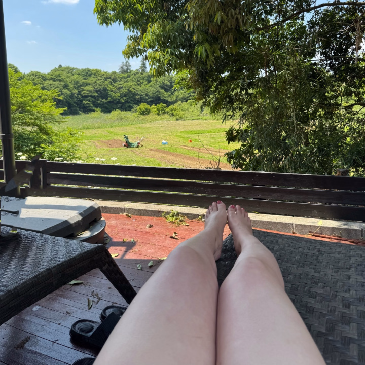 休みの日は必ずサウナで汗流す🧖‍♀️💦

サウナって暑いだけじゃなくて、暑いが故に考え事が出来なくなるからストレス解消にもなるんだって♡

あしなは最低でも90℃以上ないと物足りない身体になっちゃった……

写真の足が赤いのは"あまみ"だよ♡
あとはおっ〇いにも出やすい💋