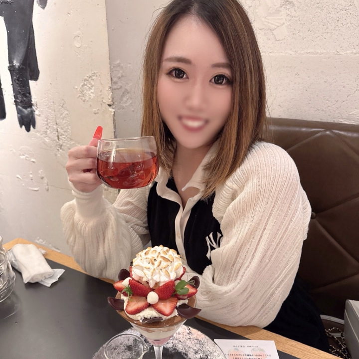 やほお🥺
GW明けにお友達と東京の東久留米市にあるスタジアムジャポンっていう
関東最大級の名水天然温泉、岩盤浴施設に行ってきたよ🫶

温泉以外もフードコート、カフェ、
リラクゼーション、テラスもあって
1日ゆっくり出来るくらいのところ🤫

岩盤浴と人生初のアカスリしてきて
お肌がめちゃくちゃとぅるとぅる 笑

それから夜は池袋で
チーズ専門店と夜カフェ行ってきた🍓
(カロリーえぐいww)

パフェがめちゃくちゃ豪華で可愛かった🥺私が選んだパフェの名前が
浮ついた苺の気持ち
らしい 笑

夜カフェ行ったことなかったけど
雰囲気も良くてすごくリフレッシュされたよ☺️

⚠️当日のご予約はお店に直接お電話をお願い致します
━━━━━━━━━━━━━━━━
🫧おすすめコース🫧
💎𝟖𝟎分：マッ◯メイン
💎𝟏𝟎𝟎分：マッ◯＋ベッ◯＋癒し全部盛り✨
━━━━━━━━━━━━━━━━
🕊️X（旧Twitter)→@tsugumin_sub
📷Instagram→tsugumin1206
※アカウント名はつぐみです
━━━━━━━━━━━━━━━━