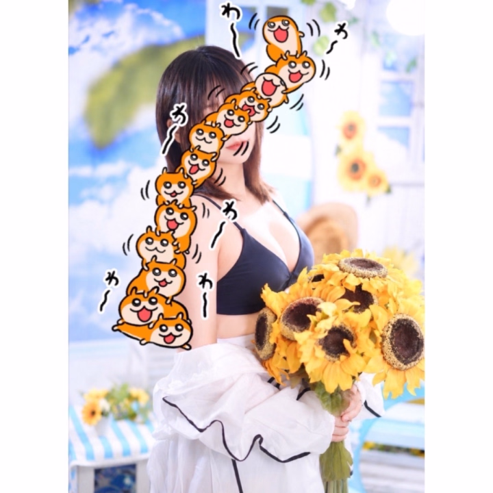 おはようございます🌱( ◜ω◝ )ﾉ🌱

本日も出勤です🙋🏼‍♀️︎

今日は快晴☀️🌈
やはり日曜日は晴れが似合いますね😎

そして、日本が沸く日⚽️🇯🇵(大袈裟)

そんな日に会えるのは、
つまり勝運を高めろってことですね！！！

予定たててくれた方、
感謝感激、晴れ模様です🌞

さぁ燃えて、今日の勝者になりましょう❤️‍🔥

楽しみにしてます(𝝑𝝔ᴗ͈ ᴗ͈)”

あと一枠、
13時半過ぎ頃に空いてた気がします。
良かったら🙌🏻✨️
(当日の予定見れないのつら😭)

それでは、
よろしくお願いします🙏🏻‎🤍