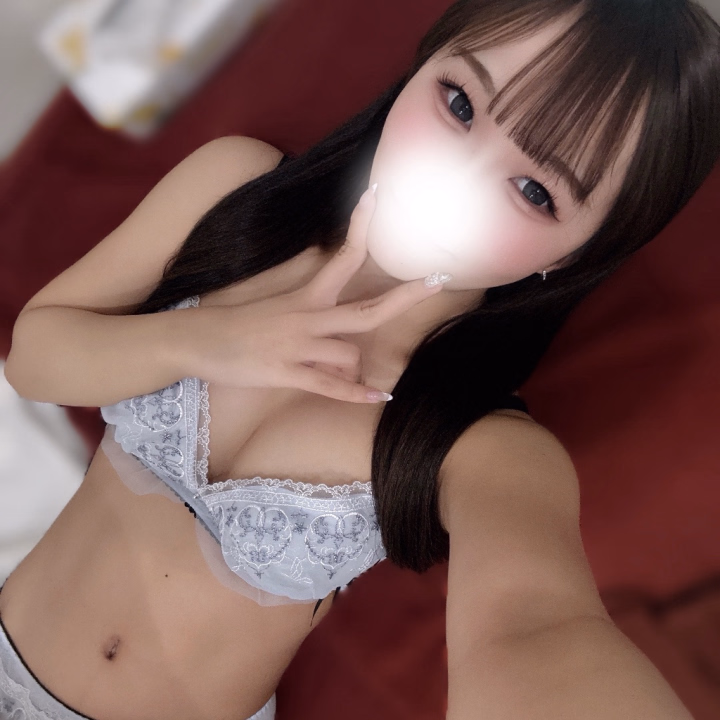 おはよう日記遅くなりました🙏🏻🤍

お店向かってますどきどきっ！！

そういえば昨日の動画日記
同じの2個重なってるの恥ずかしい笑

まだまだ使い方が難しくて
手こずり中です💧

初日楽しい1日になればいいなあ💭💞

たくさんお誘い待ってますね(⸝⸝ᴗᴗ⸝⸝)♡