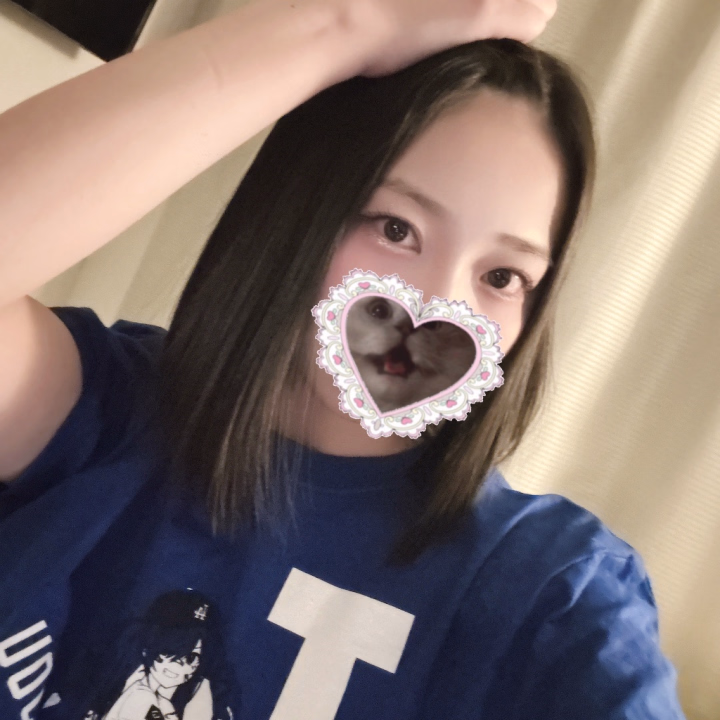 お気に入りの服きて寝る前のゆりさん✨️
保管用もあるけどね🤭🫶
推しの服きていっぱいのぬいぐるみ🧸
の中で寝るのが癒し😴
お兄さんは何が癒しかな？


ゆり🪽