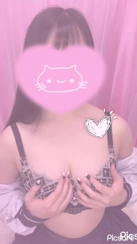お兄さんは何色着てるのが好き？
派手な色？それとも淡い色？
ゆりさんには何色が似合うかな？🤭︎💕︎
教えて欲しいな🥰


ゆり🪽