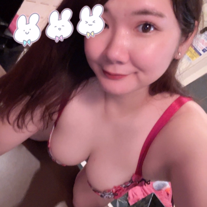 こんにちは🤗
今日も天気悪いなかたくさんのお客様
ありがとうございます🤍🤍🤍
ラストまでまだまだ待ってるね

今頃今日ずっと水曜日だと思ってて
木曜日だったのねってなってます笑

スタート
潮吹き🐳さん
いつもよりたくさん出てくれて嬉しい
愛子様に似てるって久しぶりに言われた
写真より全然良い言ってくれて嬉しかったよ
また遊ぼうね(*´︶`*)ﾉ

お次の50ダブルの100分のお客様
お友達と合わせて初めてでこの時間にしたみたいだけど、初めて2回いけたって言ってくれて嬉しかった
残ったお時間たくさんマッサージして気持ちよくなってもらえてよかった
また来てみてね

前からお店気になってくれてたみたいで、今日は寄り道してくれて会えて嬉しい
ちゅってしてくれるの嬉しかった
猫ちゃんも同じように愛されてるんだろーなーて思ったり
また来てみてね

先程のお客様
ずっと眠そうで だけど
すごいとやばいしかほぼ言ってなかったけど初めてのマット店すごくよかった思い出になってくれて良かった
本と映画好きさんでお話楽しかった
また来てみてね

ともみ