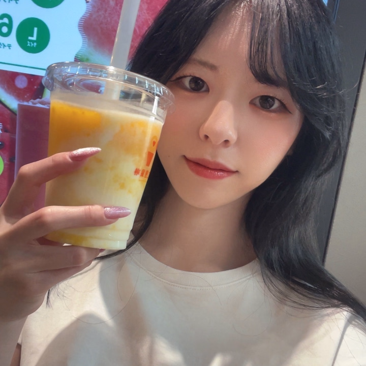 フルーツジュースが飲みたくなった💗

マンゴーラッシーって絶対美味しいじゃん！と思って買ったの～🌈

これのために池袋行ける🙆‍♀️
ついでに、ルミネで服買う💭💓