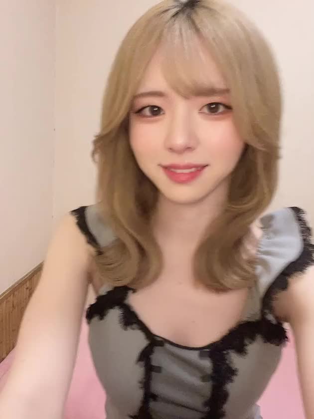 💓動画投稿第３弾💓

ハイトーンにもうすることないので

思い出として載せちゃいます📷💭💓

前髪パッツンと横に流すのどっちがいいかな…🤔💭

迷っちゃう😊