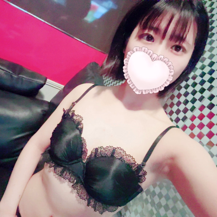 　　　おはようございます❤︎

　ちゃんと休めていますか？🥺
　頑張っているときこそ誰かにそっと
　甘えたくなる瞬間てありますよね🤍

そんなときは、りんのこと思い出して
くれたら嬉しいな😊🩷
もっと近くでお兄様のこと癒して
あげたいなって思っています🎀

2人きりになったら肩の力を抜いて
りんと特別な時間過ごしてみませんか？
りんと2人っきりのときは肩の力も
おち◯ちんも抜いて癒されてくださいね🤭💓


　　　　　　　りん❤︎