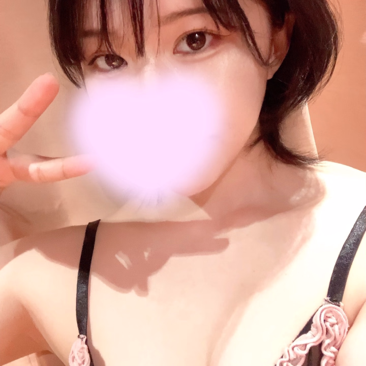 こんにちは、もかです❣️

今日は24:00まで出勤します🙇‍♀️

とっても暖かくて過ごしやすいですね〜🔆
意外とビル風が強く吹いてるので暖かい格好でお越しください(*´︶`*)ﾉ

本日もよろしくお願いします！