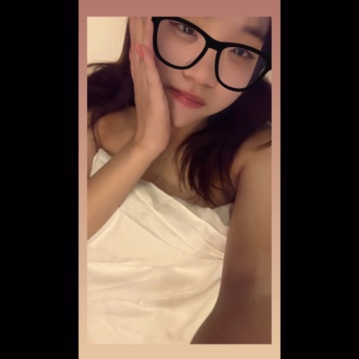 はづきです！
こんばんは！

明日17時から出勤です❕

ご予約お待ちしております🙇‍♀️

はづき