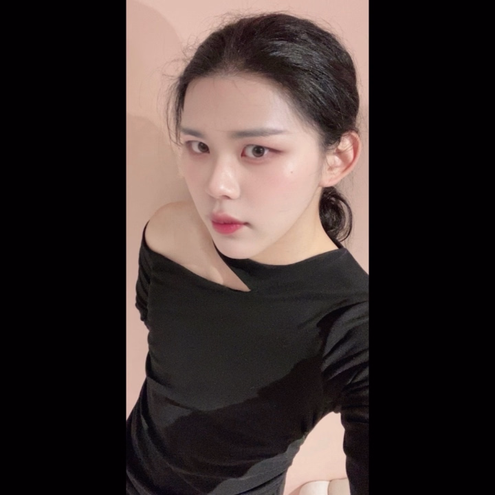 こんにちは〜❤️

前の土日は休んじゃってごめんなさい🙏💦

代わりに、今日と明日出勤することになりました！

土日が仕事で普段会いに来れないという人は、ぜひこの機会に来てみてください！🥰

お待ちしてます❤️