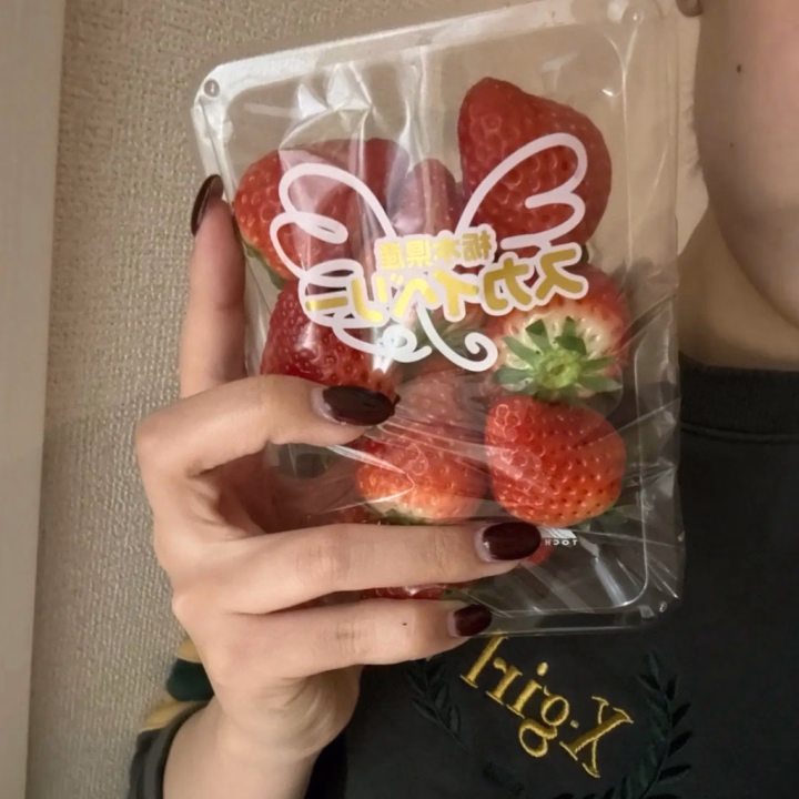 こんにちは！りこあです🦕


突然ですがみなさんは
なんのフルーツが好きですか？？

私はフルーツならなんでも好きだけど
無性に食べたくなるくらい好きなのは
圧倒的にイチゴ🍓とみかん🍊です！

もうね食べたすぎて売ってないと
スーパーハシゴするくらい好きです💖

みかんは年末に実家帰った時に
爆食いしすぎて親に惹かれました笑


さて話は変わりますが
今月23日~松山店に行かせていただくことが決まりましたっ👏

松山行くの初めてですが
とっても楽しみでいっぱいです😊

ぜひ会いに来てくれたら嬉しいです✨

いっぱい地元トーク聞かせてください！
