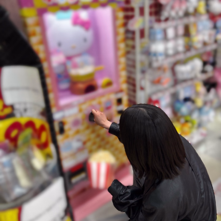 みなさんこんにちは！

久しぶりになってしまいました💦
みなさん元気してますか？？

私はこの通り元気いっぱいです☀️
写真みていただければわかると思うけど
ワクワクでポップコーン回しましたっ🍿


次の出勤が
3/31 14:00~ラストまでになります！

19:30~21:30の枠埋まりました🌸
いつもありがとう🌷

それ以外の枠は空いてますので
久々出勤のりこあに会いに来てください

待ってるよ❤️‍🔥❤️‍🔥❤️‍🔥


最近いちごめっちゃ食べるんだけど
とちあいかが最近でいちばん甘かったです

みんなも食べてみてね✋