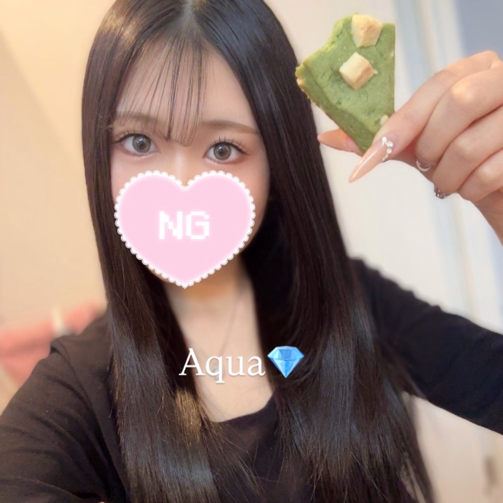 どおも。あくあです💎
（これはコンビニの抹茶ホワイトチョコスコーンの食べかけ🍫笑）

Xが凍結食らった🧊＆急な出勤にも関わらず、毎日何人も本指様＆姫予約にて事前予約で埋まりつつあります(>_<)🈵コ笑
いつもありがとうございます(>_<)🈵コ笑

スタート枠、ラスト枠は基本全日程埋まってます。狙い目はお昼すぎ日中から夕方頃なら空き枠あり⭕️

私のモットーは、自分なりに自分のペースで無理ない範囲で頑張ることです꒰՞ɞ̴̶̷̥⩊ɞ̴̶̷̥꒱֯

いつも完売するから、「それって無理ない範囲って言えるの、、？💦」と仲良し様にはよく心配のお声をいただきますが、仲良し様のおかげでリラックスしてお仕事出来てます(>_<)
良い意味でラフにいれる、素でいられるって誰にでも出来る事じゃないんだよ〜⭕️
いつも支えてくれてありがとう〜❕

今回もたったの週末だけの勤務になりますが、よろしくお願いいたします🙇‍♀️



あくあ💎