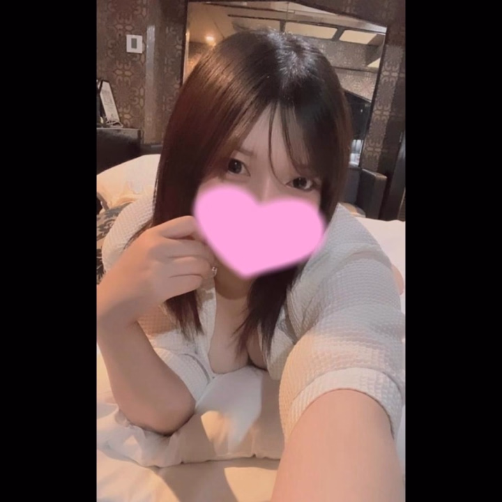 昨日は体調不良のため
お休み頂きました🙇🏻‍♀️

今日は16:00~元気に出勤するので
お誘いしてくれたら嬉しいです💕

GW明け1日目頑張ったお兄さんを
沢山癒してあげたいなぁ🥴💭


そな🦢