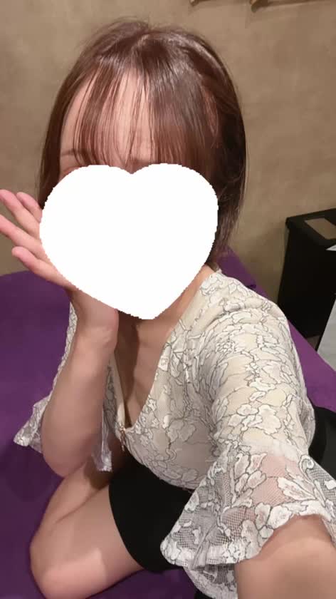 お久しぶりです😘
出勤しました🤍
２４時までです✨

髪切って大イメチェンしました😳
ぜひつきに会いに来てね💓
2人だけの秘密な時間過ごして
いっぱいぬるぬるしよーねっ