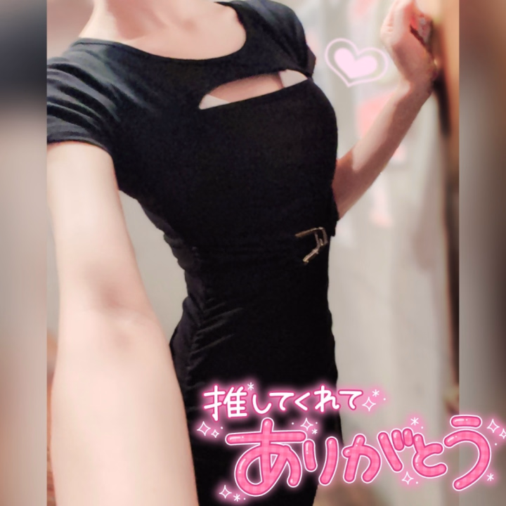 今日もご予約満了✨
ありがとうございました💖

懐かしい感じの衣装です🖤

写メ日記の方、
写真2個載せチャレンジしてるんだけど

今日は失敗してます😒
なんで！昨日はできたのに！！

くやしい。またチャレンジします。
（どうでもいい愚痴でした🩷）