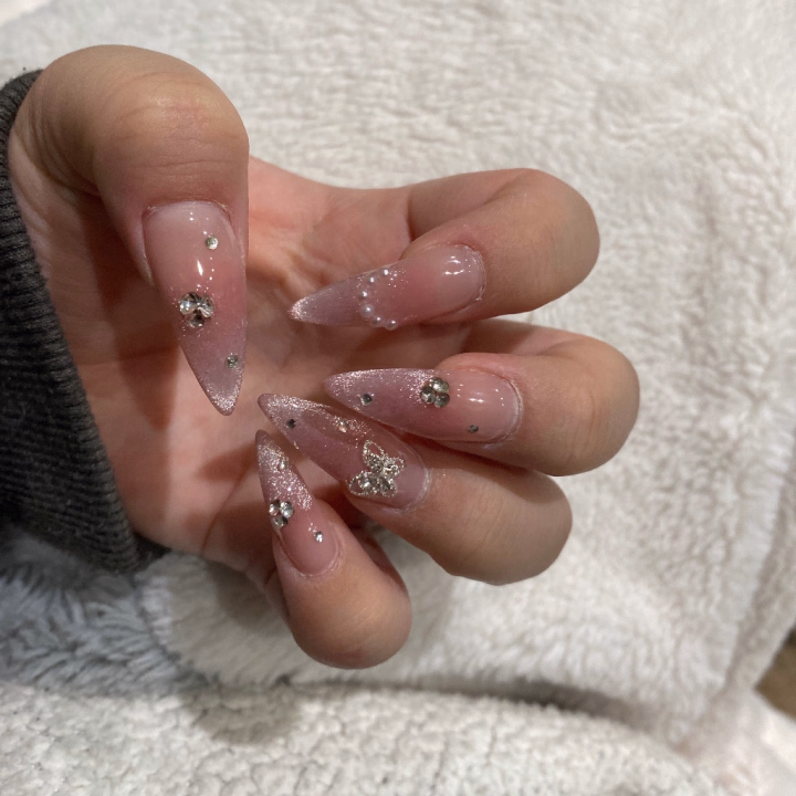 Newネイル✨️
桜の時期だからピンクにした🌸

かわいかな？？？