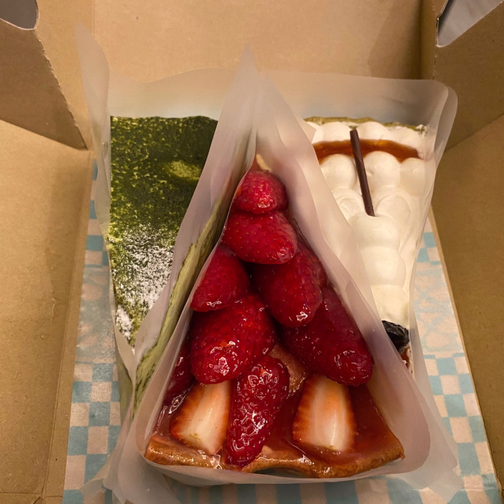 差し入れケーキ🍰
甘いもの大好き︎💕︎

ありがとう❣️