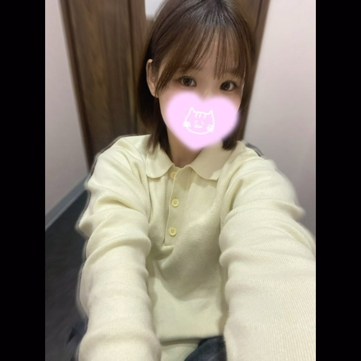 まきです🍀

今日18時からお待ちしてます🌟

5/27に会えたお兄さん ありがとうございました🙇🏻‍♀️
メッセージくれて嬉しかったです( *´꒳`*)
温かい言葉がたくさんで、会えてよかったなぁってまきの方が思いました😌💞
お返事はいらないとのことだったので日記で失礼しますね🐶


‪✂︎‬------------ｷﾘﾄﾘ線-----------‪✂︎
梅雨入りして常に傘持ってないと不安です😥
めじるしアクセサリーでお目当てゲットできてすんごく嬉しいです✊🏻💖
可愛くてたまらないです(⑉• •⑉)❤︎