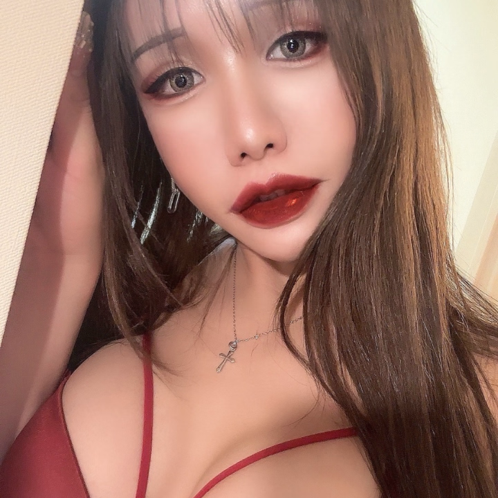 赤い下着ってえっちだよね❤️

脱がしてほしいな🙈❤️