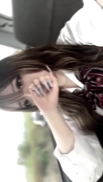 今と真逆でギャルっぽい時😹

おにーさんは
清楚の方が好きかな？😳

ハイトーンしてた時期もあって
またしたいなーって思うけど
ケアが大変なんだよね:( ;´꒳`;):

おにーさんのタイプな女の子は
どんな子？