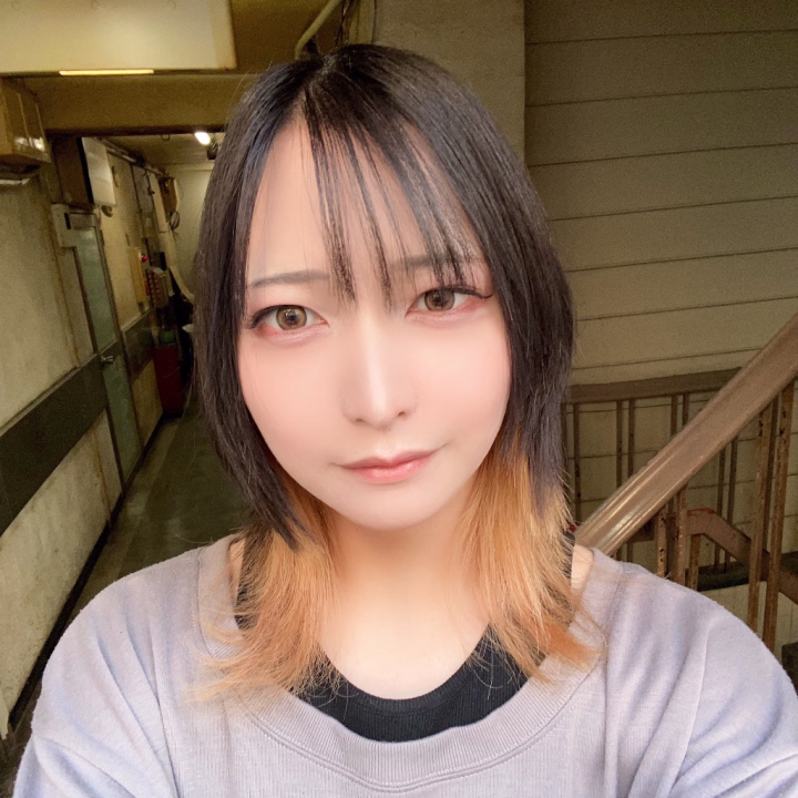 るいです(๑˃̵ᴗ˂̵)

土曜日だ〜❣️みんなはおやすみかなぁ？
るいは今日も元気に出勤してます💪✨

出勤と同時に遊んでくれたお兄さんありがとう💕
お茶の差し入れ嬉しかったし、動画とかX見て気になってくれたのも嬉しかったぁ🫣💓

あいにくの雨だけど、今日もたくさんいちゃいちゃ出来たら嬉しいなぁ💜