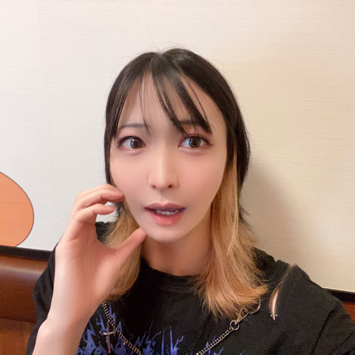るいです(๑˃̵ᴗ˂̵)

更新遅くなっちった🥺笑
今日も元気に出勤してるよ〜❣️

今日遊んでくれたリピさんひさびさあえてうれちすぎた🥰💕
差し入れもありがと💜

まだまだいちゃいちゃしてくれるお兄さん待ってます💓