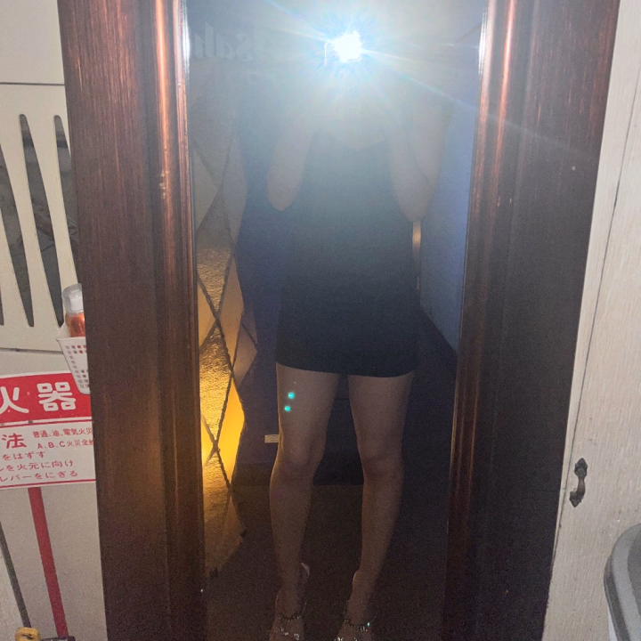 お久しぶりです！

本業とプライベートが忙しすぎて

更新➕出勤ができておらずすみません💦

次の出勤予定日はまだ未定ですが

トークでお問い合わせもいただけて

いるので、なるべく出勤できるように

調整せねばと考えているところです🥲

お待ちいただけばと思います！

更新しなさすぎて、精神病疑いかけられて笑いました😂

トーク返していくのでお待ちください！
