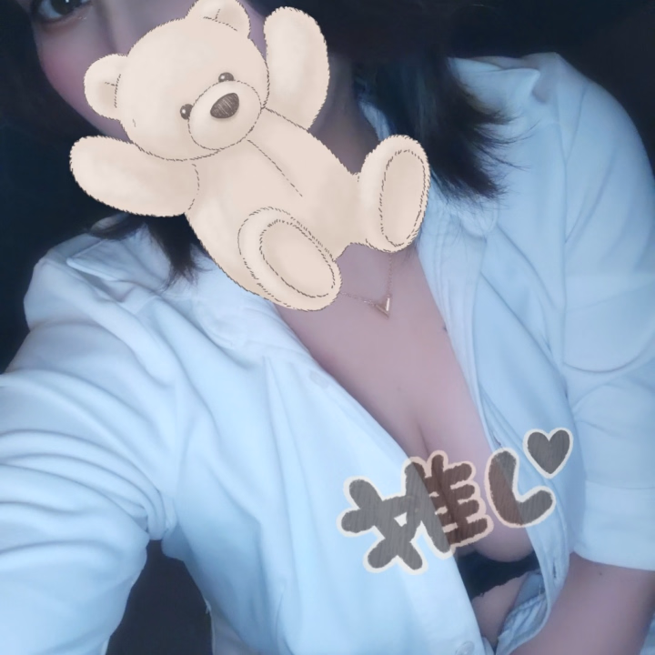 こんばんは〜😎

今日は昨日と違って暖かいね😳
昨日の寒さなんだったんだろ笑

そしてそして今日も出勤してます🩷
会いに来てくれたら嬉しいなぁ､､､🥰

一緒に楽しい時間過ごしましょ！