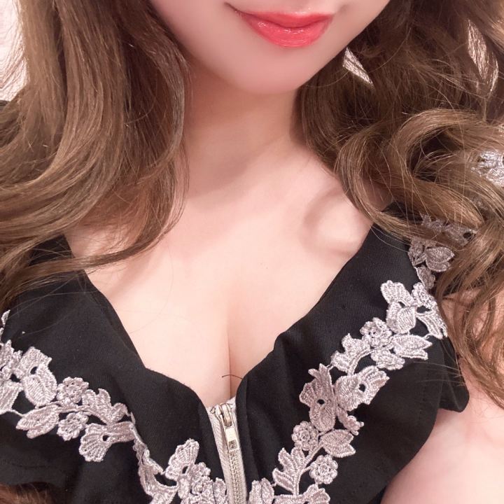 ゴールデンウィークはじまりましたね✨️

私の学校は少しだけおやすみでした😹

ゴールデンウィークだから会えるお兄さんとか、いつも会いに来てくれるお兄さんに

たくさん会えますように❣️


本日も24:00まで！
5/2 14:00~24:00
5/3 14:00~24:00
5/4はお休みです🙏🏻
5/5~8まで出勤予定です！