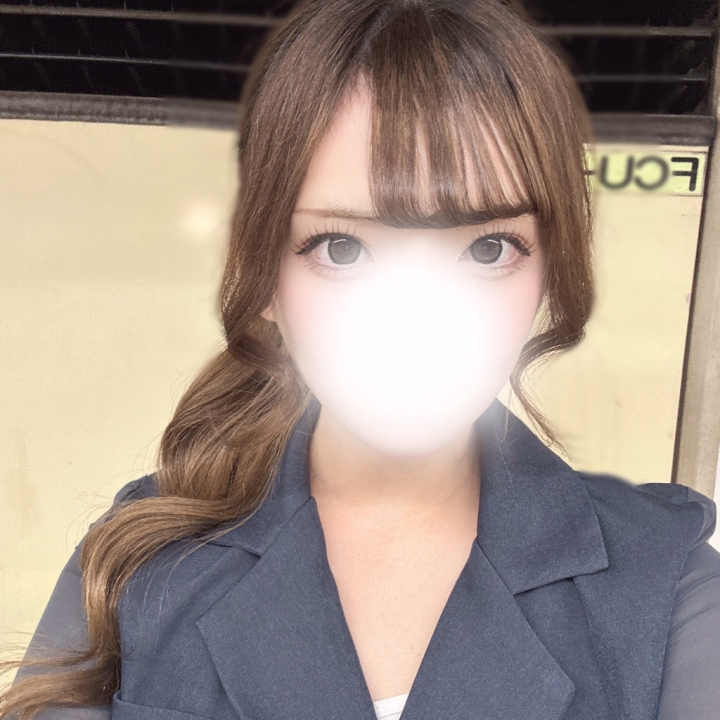 今日はお昼から友達とお散歩してきたよ〜🐾✨
いっぱい歩いて、美味しいもの食べて、たくさん笑って楽しかった🥰

あとね、今日は珍しくポニーテールしてみたの🎀
どうかな…？似合ってるって言ってもらえたら嬉しいな🥺♡

今日は24:00まで出勤してます🫶

直近の出勤は…
♡5/10 14:00〜24:00
♡5/11 18:30〜24:00

です✨

たくさん会いに来てくれたら嬉しいな💭
一緒に楽しい時間過ごそうね♡待ってます🥰