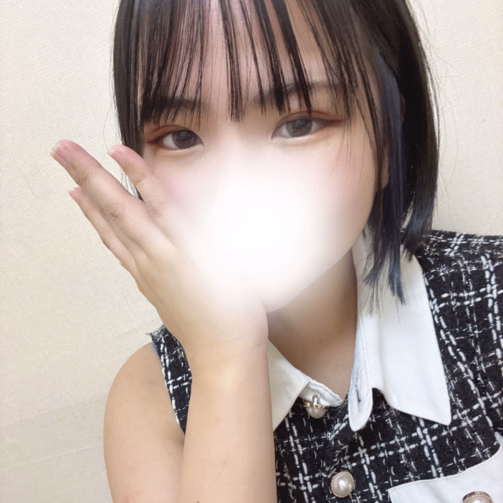 そういえば髪を切って染めたんだぁ🤭

インナーを青っぽくしたんだけど写真じゃわかりにくい😂
もっとわかりやすい色にすればよかった！😂

今日も15-24で出勤してます！
会いにきてね🫶🏻

ろあ📛