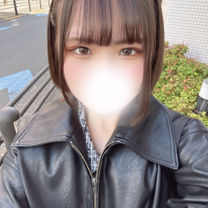 今日出勤する時暑すぎて今日から半袖になりました！
お兄さんはもう半袖ですか？？

まだ5月なのにこの暑さは夏怖い🥺

明日は29度まで上がるみたい？？？
しっかり水分とってくださいね！！

今日も24時までお部屋います！

ろあ💦