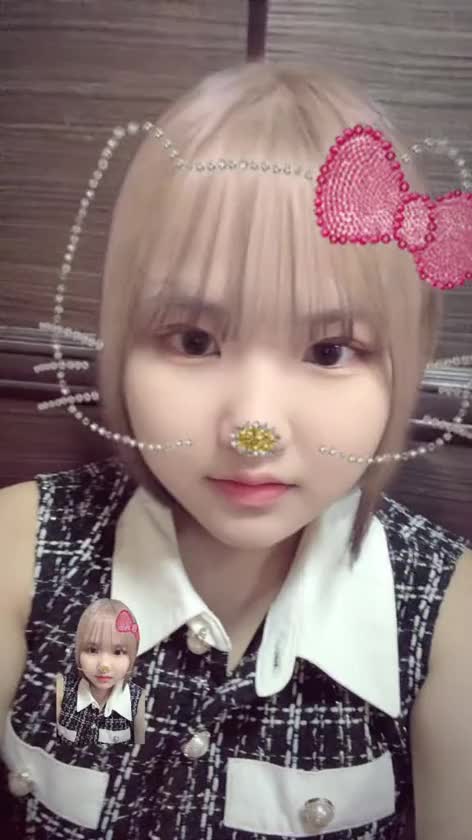 TikTokのエフェクトで金髪になれるやつ見つけたのでやってみた😂

一生金髪にすることはないだろうから画面の中だけでも、、、

まあうちは黒髪の方がしっくりくるし金髪は似合わない😂😂

動画出すのは初めてだ！