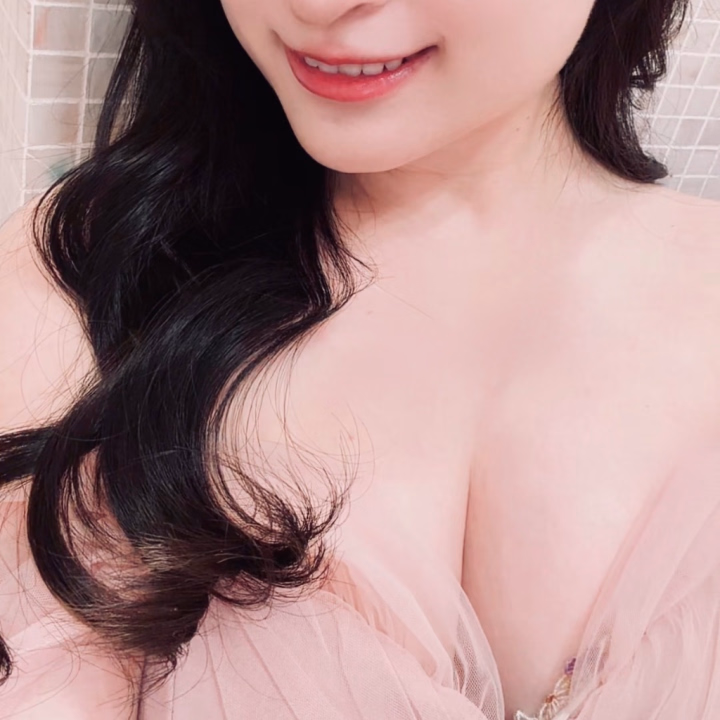 おはようございます！
ゆいねです🐣
今日も元気に出勤しました😊
16時まで出勤しているので、お誘い待ってます💕

今日もゆったりイチャイチャたっぷりの時間過ごしたいなあ☺️🫧
お兄様、会いに来てねっ