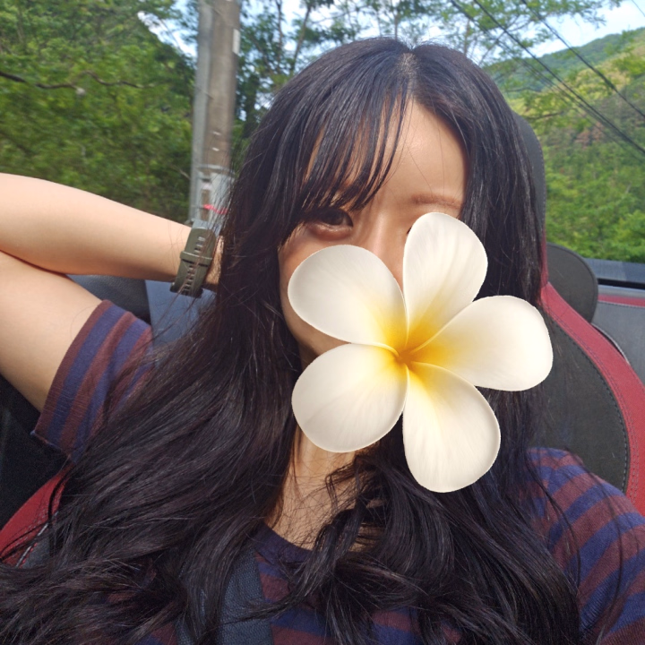 こんばんは🌛🐰
本日めちょっと短いですが21時～出勤致します🙇‍♀️！
今日は本指名様が会いに来てくださる大事な日でもあります🌷* ゚
お会いできるのを楽しみにしてます🤍