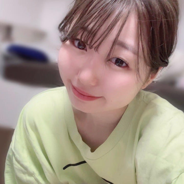 おはみん🎶✨️

初めての投稿からフォローやいいね
してくれる人がたくさんいて😳💓

毎朝、マイペース見る度に
ニヤニヤ止まんないっ𐔌ᐡᴗ͈  ̫ ᴗ͈ᐡ𐦯

しかも、
メッセージくれる人もいたり、
プレゼント送ってくれる人もいて…

プレゼント機能
まだ、よく分かってないのに嬉しいのっ😻😻😻

とりあえず嬉しくなるという
まぁー単純なわたし🤣

まだ1回もお会いしてないのに
こんなに優しくしてもらえるなんて〜😭😭❤️

ゆきみんズのお兄様❤️
んっもうらぶ‎( ꜆⌯' '⌯)꜆💗💗

こんなに優しい人たちが
待っててくれると思うと、
わたしも早く会いたくなっちゃうっ！！💞

待ってくれてるもんね？笑
そうだよね？🤣🤣

「もう少し落ち着いて」って自分でも思うんだけど
気持ちが先走っちゃうタイプで許してください😂笑

もう待ち遠しくてたまらないいいぃ！꒰ ᐡᴗ͈ ·̫ ᴗ͈ ꒱💭💗

🐰ゆきみん🐰