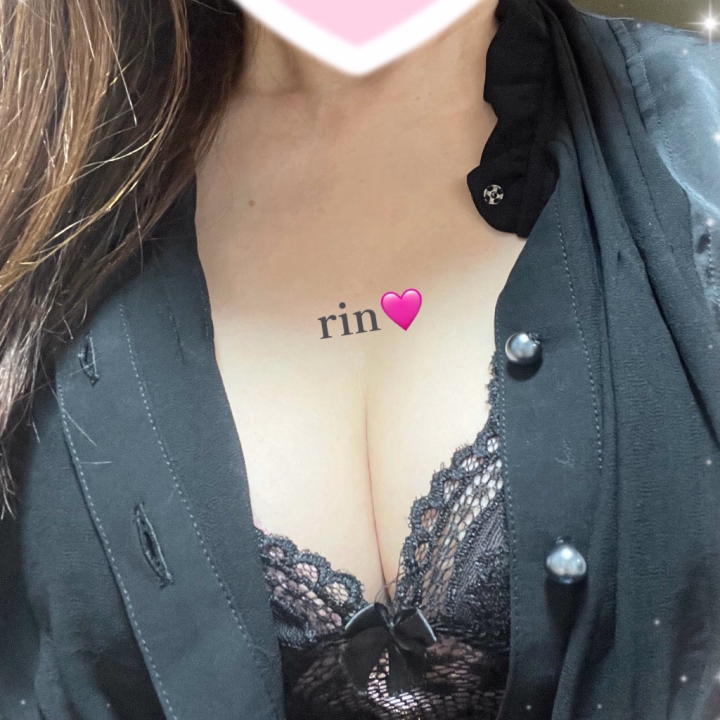 今日は13時から出勤します🩷
ご予約お問い合わせお待ちしてますね(^.^)