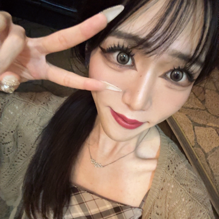 15時10分～指名してくれた
お兄様ありがとう！！
仕事の合間にできた空き時間に
久しぶり会いに来てくれて
嬉しかった～～
前回断念した逆AFを私が大阪に
行ってる間にお店に来てしちゃ
ってたみたいで少し妬けちゃう
でも今回はゆっくり解せたって
こともあってわたしのちん〇も
ちゃんと入ってくれて、上書き
えっちができてよかった～～
たくさん突いたから頭真っ白に
なってぼーっとしちゃってた
けどずっと気持ちいいって感じ
てくれてよかった～～
お仕事も大変だろうけど、
頑張ってね！！