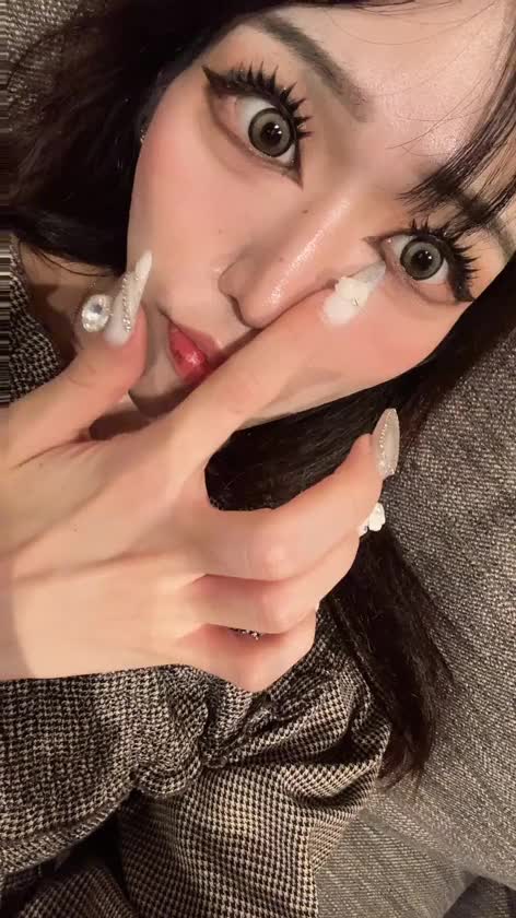 自撮りたくさんしちゃって
えっちなことがしたいね〜〜