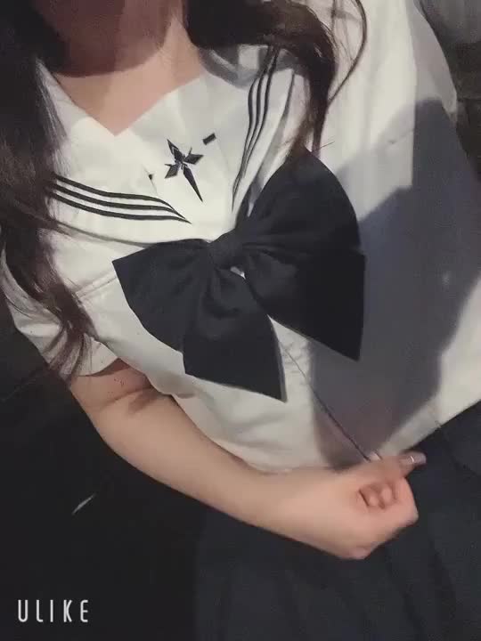 NEW動画あっぷ！

セーラー服ってなんかえっちだね🤭

どうですか？？🤔