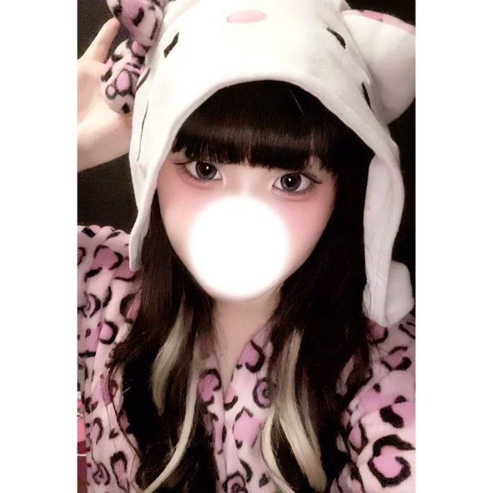 問題です☝🏻💗
おにいさんのところに向かっているとき何してるでしょーか！？

なぎさだっておにいさんところ向かうとき、すっごくドキドキするんです🥲‎🤍

どんなおにいさんかな
どんな時間にできるかな
って考えて、
なぎさは可愛いって思ってもらえるかなって
鏡みながらお化粧直しなんてしちゃったりして💄✨️

おにいさんも楽しみにドキドキしながら待っていてくれてるのかなって思うと
とーっても愛おしくなっちゃうんですよね((o(｡>ω<｡)o))💗

話しやすいって言ってもらえることが多いから
きっとおにいさんとも仲良くなれるはず❣️
イイ時間にしようね🐰‎🤍