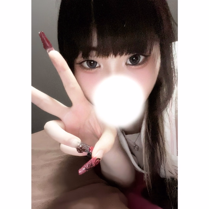 なんでお腹ってすくんだろう…💭笑
さっき食べたばかりなのに、
なんか物足りなくて食べ物を探しちゃうときってないかな〜？🥣✨️

やっぱり深夜のラーメンは最高なんですよね😆👍🏻💗笑
あのカロリーをとっている感じがたまらない背徳感…🙈︎㊙️

そんなまだまだ食べ盛り？笑 な
19歳のなぎさちゃんを
おにいさんは背徳感を感じながら
えっちに〇すのかなぁ///

時間内はおにいさんの彼女にしてね❤️