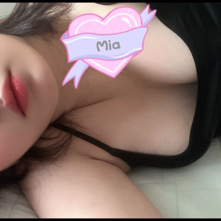 搾精研究所　みあ




22:00まで出勤🕯️


 

🗓️今日の予定🗓️
🈳10:30〜14:00
🈵15:00〜17:00
🈳17:30〜22:00


 

最近ちょっとモヤっとすることあったりして😶‍🌫️
なんとなーく癒されたい気分かも…


 

いっぱい舐めさせてくれたり
好きにいじめさせてくれたり
甘やかしてくれるお兄様も
ゆっくり癒されたいお兄様も
大歓迎やで☺️✨


 

今日は距離近めでまったりしながら
たまにちょっといじわるするね😈💕


 

会えたら一緒にのんびりしながら
気持ちいい時間過ごせたら嬉しいな♡


 

待ってるね🫶🏻

 

 

 

🕊️美波　みあ🕊️