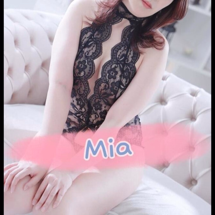搾精研究所　みあ





お兄様は甘いもの、
好き？私は今日、みたらし団子をパクッと食べちゃったの
もちもちで、口の中がとろけて幸せだったよ🍡
 
食べ歩きって、
なんかドキドキしない？お兄様と一緒なら、もっと楽しいんだろうなって思っちゃう
どんな味が好き？甘いの？それともエッチな味…？笑
 
今日は00:00までいるよ！
 
疲れた時は、私と一緒にとろ〜んとしよ？待ってるね💕