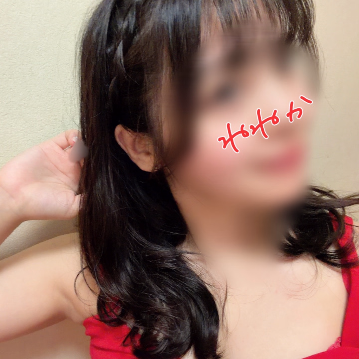 昨日もたくさんお誘いありがとうございましたっ❣️

ラッキーカラーが赤だったからドレスも靴も中もぜーーんぶ赤にしてみたよっ🍓

事前予約いただいたお兄さまが昨日は多くてとってもハッピ〜でした‎꒰՞ɞ̴̶̷̥⩊ɞ̴̶̷̥꒱֯🎶
ねねに会おうって思ってくれてありがとうっ🍒ྀི

本日11~24:00までいます！ながーい🫨🫨

お誘いお待ちしております🍑
空き枠はお店に電話して確認してね-ᴗ-)"


ねねか🐈🧚🏻
