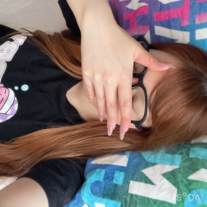 ほたイキテマスあぴ

福岡に帰ってきてもうすぐ１ヶ月経つが
早くも梅雨梅雨しい

夏は夏で暑いの無理やけど
イベントたくさんやけん暑くても
ワクワクのが勝つおね

ほたはジメジメしとる梅雨が1番好かん
無駄に体力奪われる

はよカラカラな夏にならんかな
今年の夏はどこに行こ^>ω<^🍧🎐❤︎
🐰ほた🐰