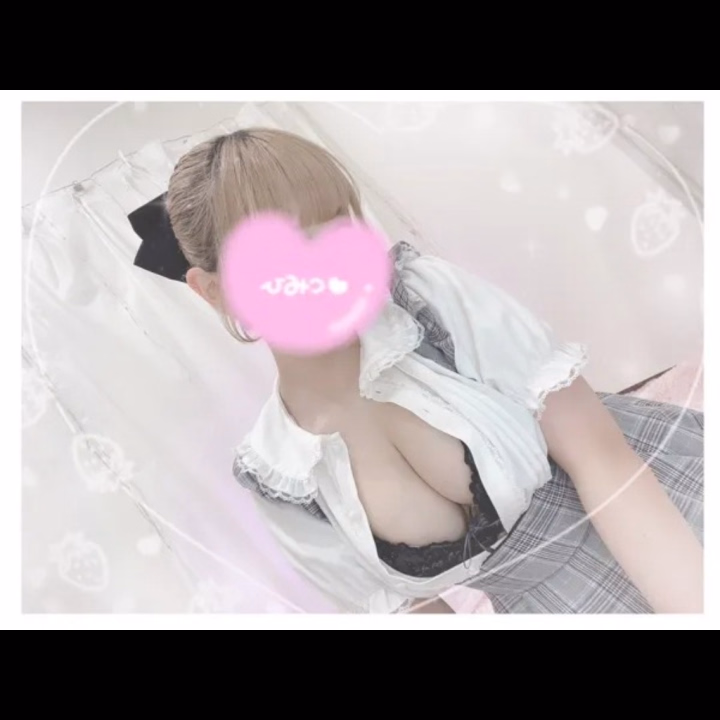 こんばんは、りぼんです🎀

今日は台風接近でお足元悪い中会いに来てくれたお久しぶりの本指名さま、初めましてさまありがとうございました❣️

お仕事も落ち着いてそろそろ会える頃かな~？って思ってたから嬉しかったよん(* ॑꒳ ॑* )

明日も14時から出勤❣️
出勤する頃には雨止んでてくれたらいいな~

今日は低気圧のせいで腰も痛いし眠気が半端ないので早めに寝ちゃいます(｡ρω-｡)

でわ！おやすみなさい🌙* :ﾟ